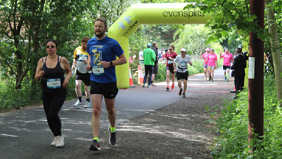 Cookridge Community 10K runners