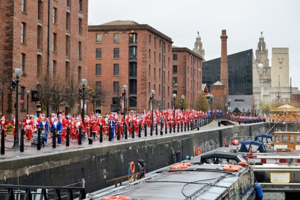 /images/enews/2018/4/santadashroyalalbertdock.jpg