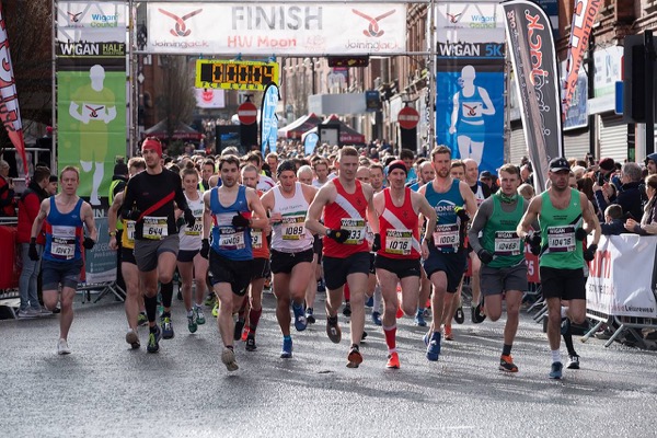 /images/enews/2019/1/runwiganfestivalstart2019.jpg