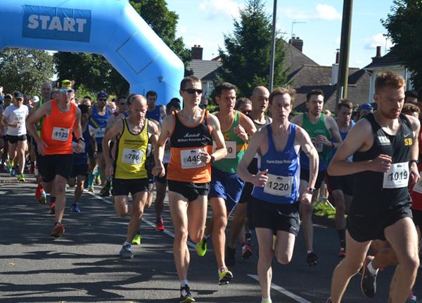 runners at the start of Newark Half Marathon