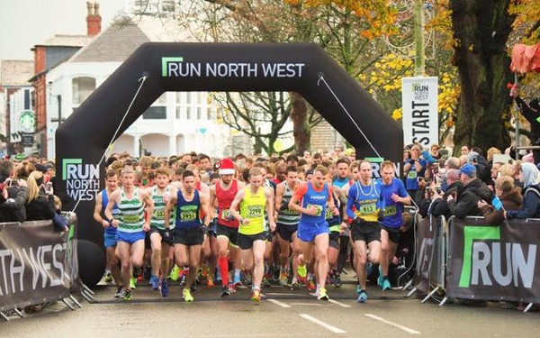 /images/news/2017/4/wilmslowfestive10k.jpg