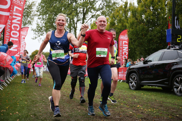 /images/news/2018/1/edited-lincoln-half-marathon-2017-happy-finishers-1.jpg