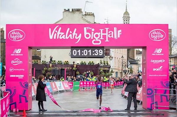 Mo Farah wins the 2018 Big Half Marathon