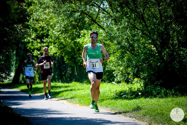 Ben Evans On His Way To Winning The Burton 10 Mile