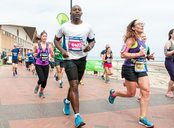 runners heading along the shore at Edinburgh Marathon