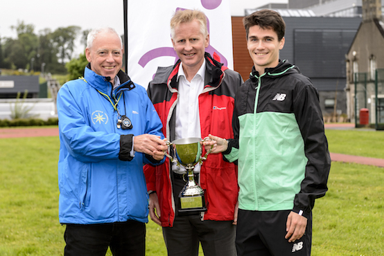 Callum Hawkins presents the Lindsay XC trophy