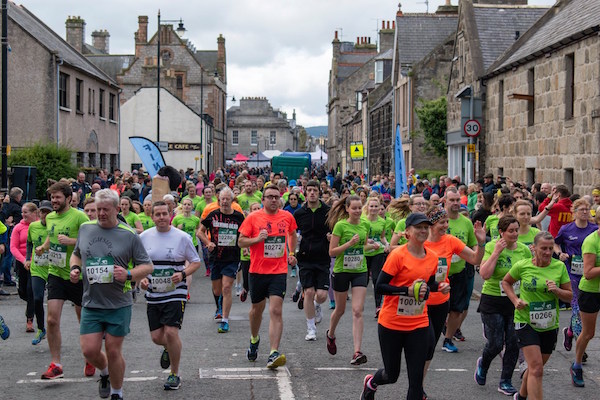 runners in Huntly town centre