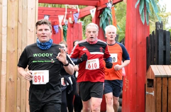 /images/news/2018/4/chessington-running-wild-2018-runners.jpg