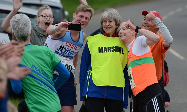 /images/news/2018/4/theresa-may-marshals-maidenhead-easter-10.jpg