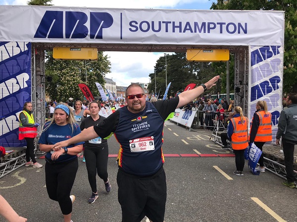 Dave Bray flies across the line in Southampton 10K