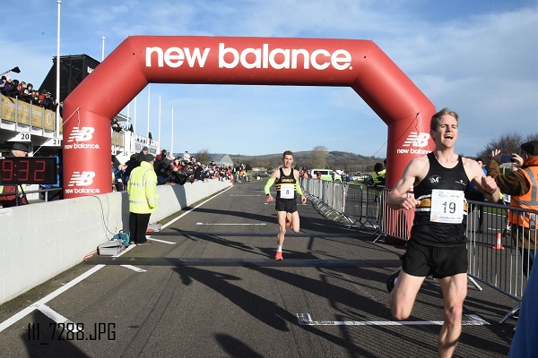 /images/news/2019/1/chichester-10k-2019-winner-william-mycroft.jpg