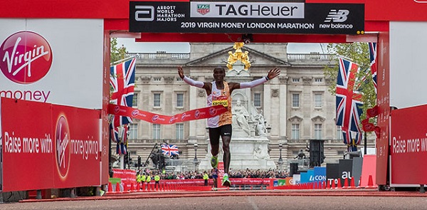 /images/news/2019/1/eliud-kipchoge-wins-london-marathon-2019.jpg