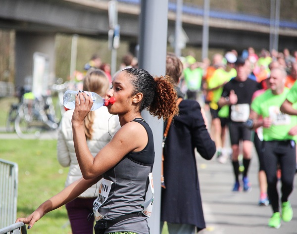 Runner drinking water at Rotterdam Marathon
