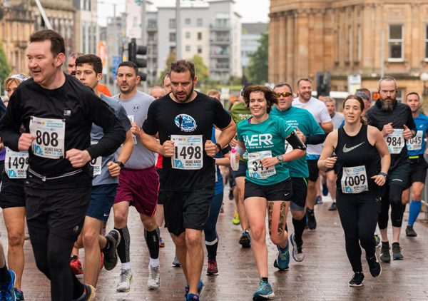 runners at Paisley 10K 2019