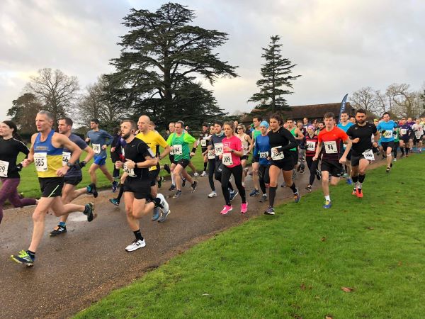 /images/news/2019/4/hogs-back-road-race-2019-start.jpg