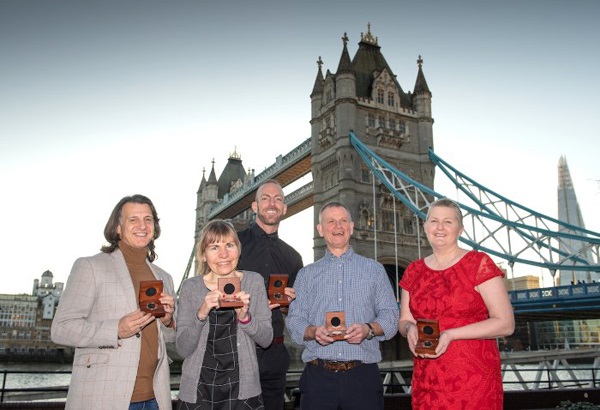 /images/news/2019/4/scott-mitchell-celebrates-spirit-of-london-marathon-award.jpg