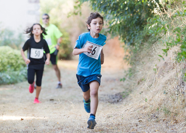 kids running on trail route