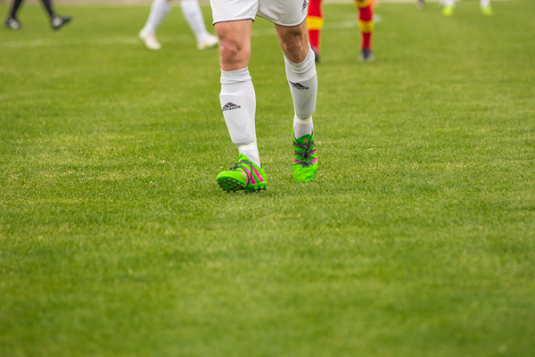 /images/runtalk/2018/opponents-fielder-ball-footballers-duel-football-1350774.jpg